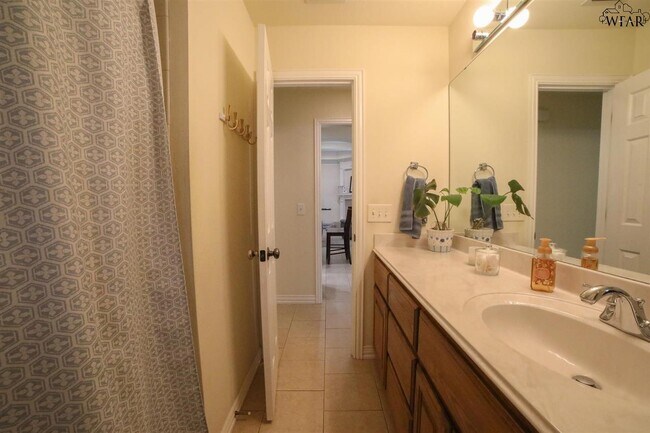 Building Photo - 4919 Silver Crest Dr