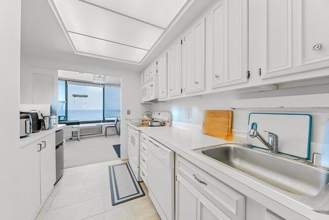 Building Photo - 155 N Harbor Dr
