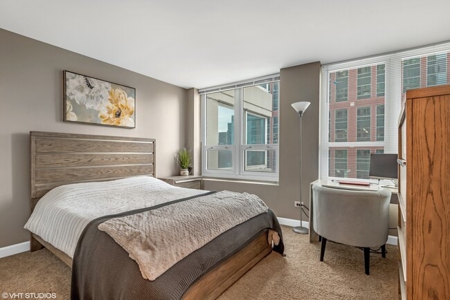 Building Photo - 345 N La Salle Dr