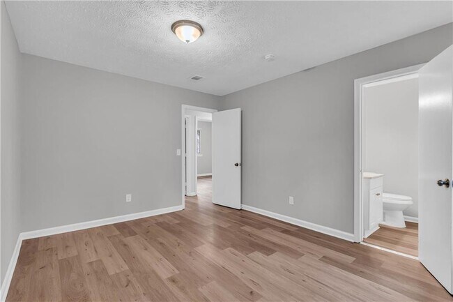 Building Photo - 3368 Lincolndale Ct