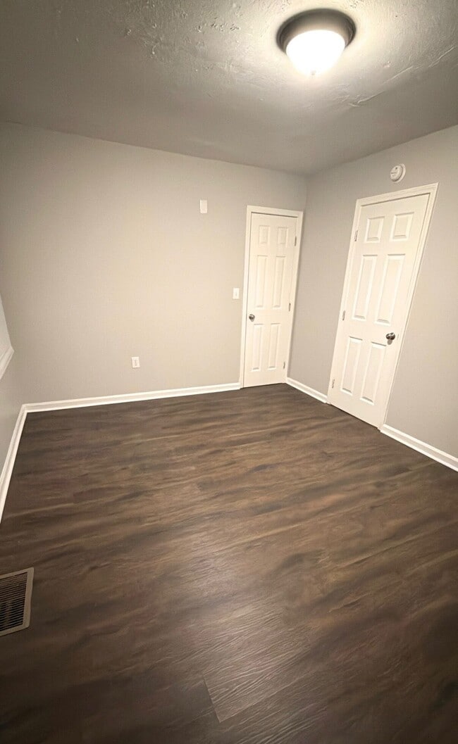 Building Photo - Arcade Ave.