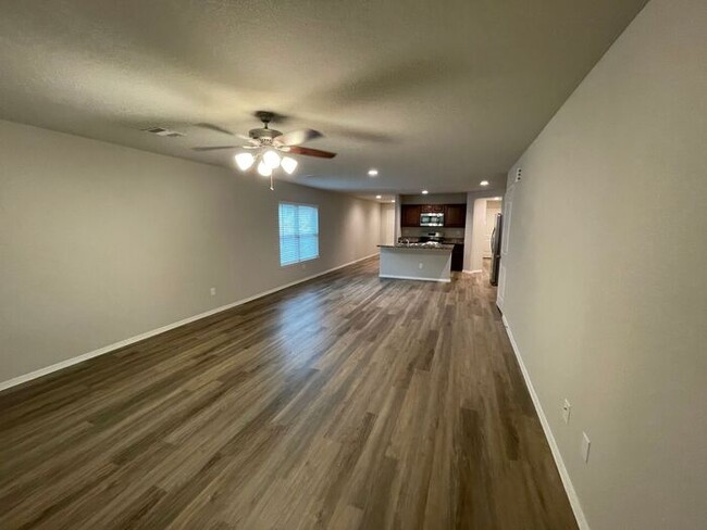 Building Photo - *Valentine's Day Special!* Three Bedroom |...