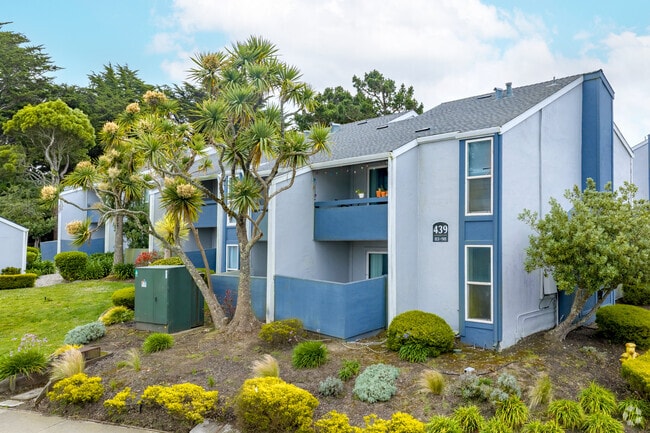 Building Photo - Villages at Pacifica