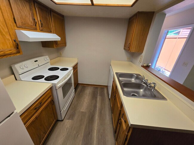 Building Photo - Rockwood Villas – 2BR/2BA Townhouse