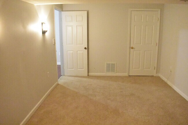 Building Photo - Welcome To Lake Ridge's Finest...