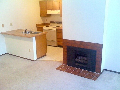 Building Photo - South Anchorage Beautiful two story 2bedroom
