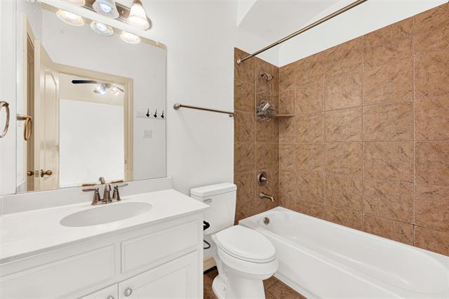 Building Photo - 1104 Killian Dr