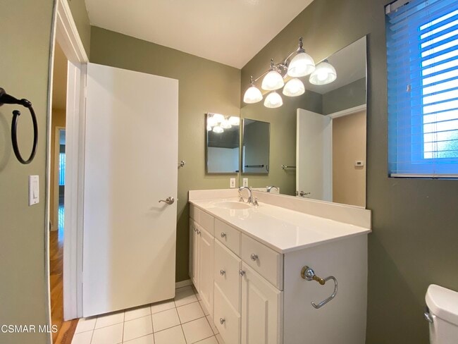 Building Photo - 850 Rim Crest Dr