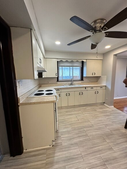 Kitchen sideview - 3346 N Neva Ave
