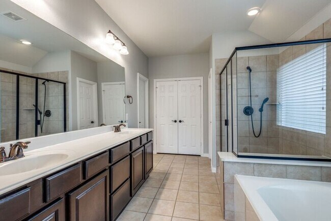 Building Photo - 612 Excalibur Dr