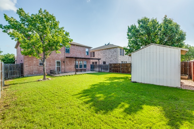 Building Photo - 2112 Royal Acres Trail
