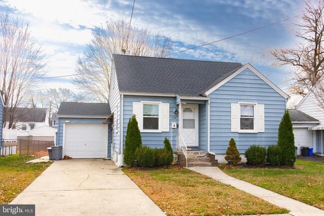 Building Photo - 130 7th Ave