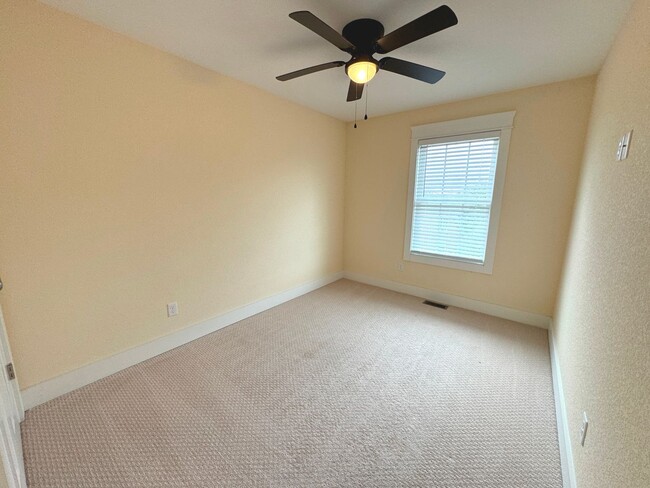 Building Photo - BEACH HOME! 4/4.5 with 3 car garage