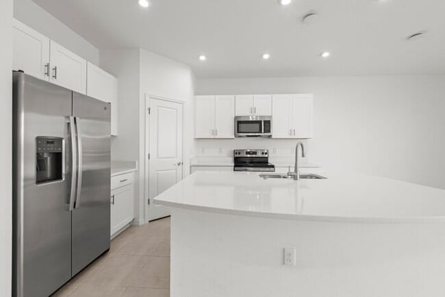 Building Photo - 3 Bedroom and 2.5 Bath Home in Skye Ranch ...