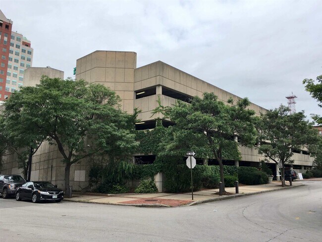 Building Photo - 875 Elm St