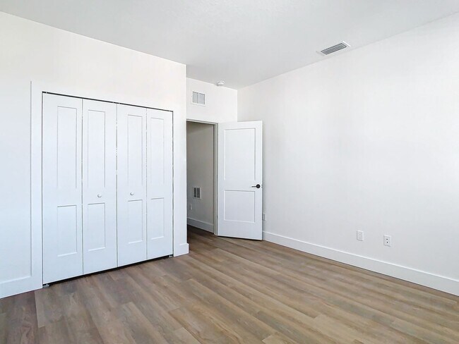 Building Photo - Brand New Constructed Townhouse in South Tampa - Available October 2024