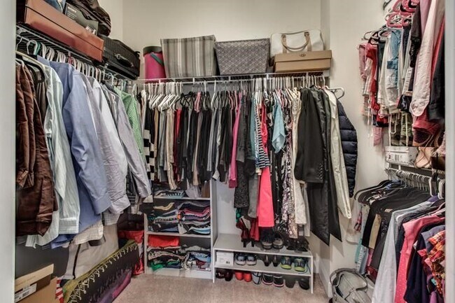 Building Photo - 142 Bigelow St