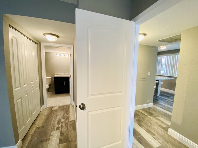 Building Photo - 2871 N Oakland Forest Dr