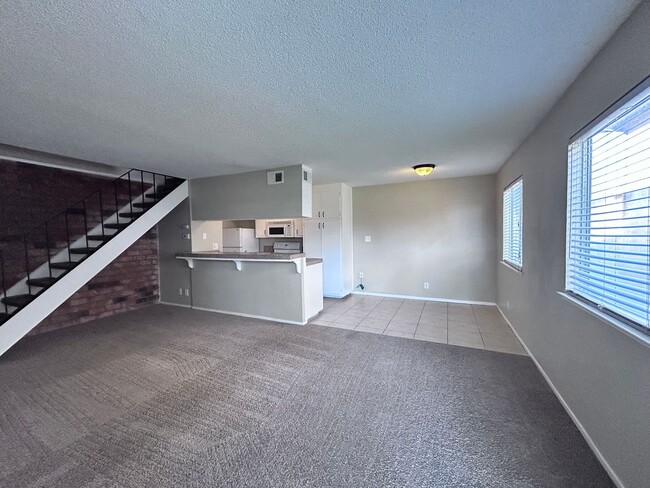 Building Photo - Two Bedroom One Bathroom Apartment