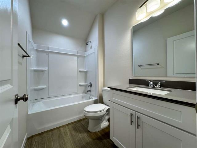 Building Photo - 417 W Dulin St