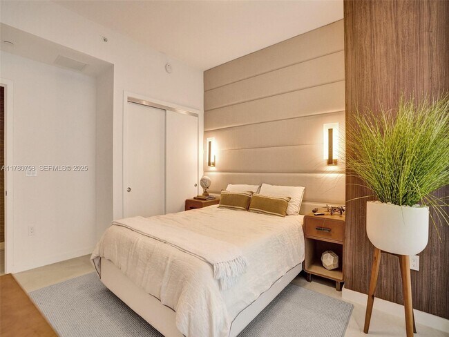 Building Photo - 2200 N Ocean Blvd