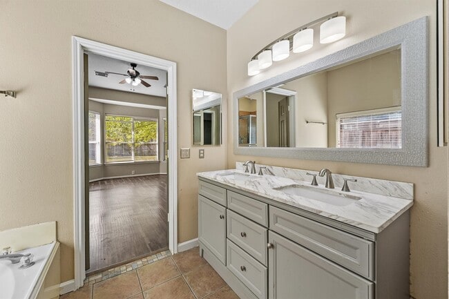 Building Photo - 7302 Maple Run Dr