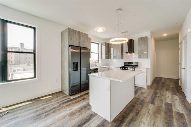 Building Photo - 400 69th St
