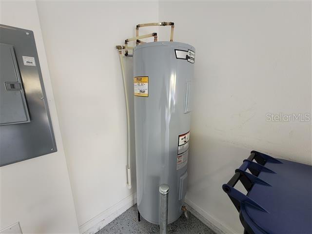 Building Photo - 9120 Tecumseh Dr