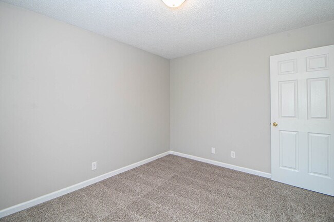 Building Photo - 233 Waterford Dr