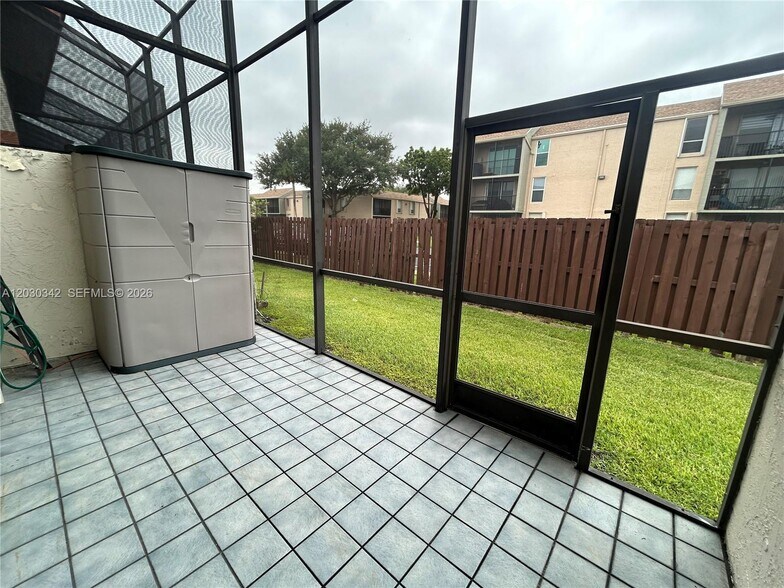 Building Photo - 4401 SW 70th Ter