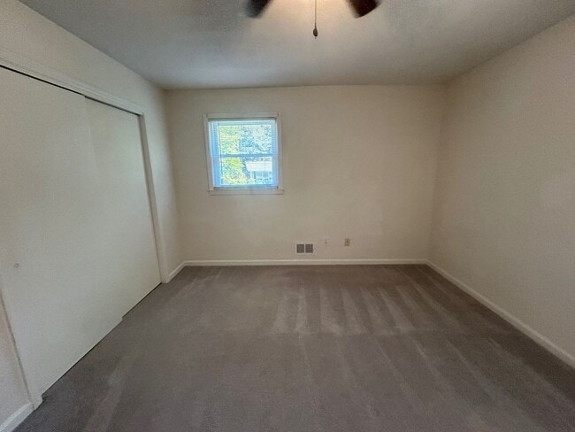 Building Photo - 1015 Walters Ln