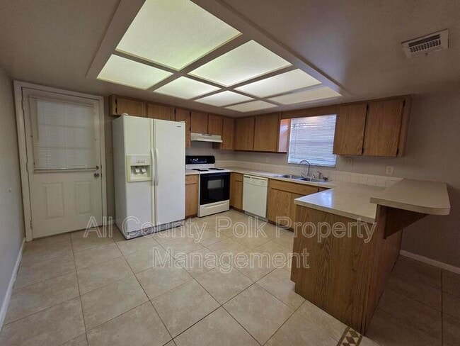 Building Photo - 4938 Malibu Ct