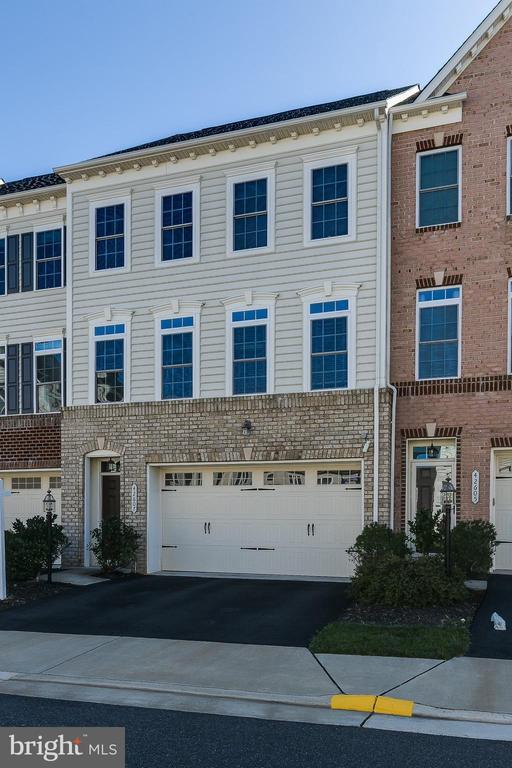 Building Photo - 42607 Offenham Terrace