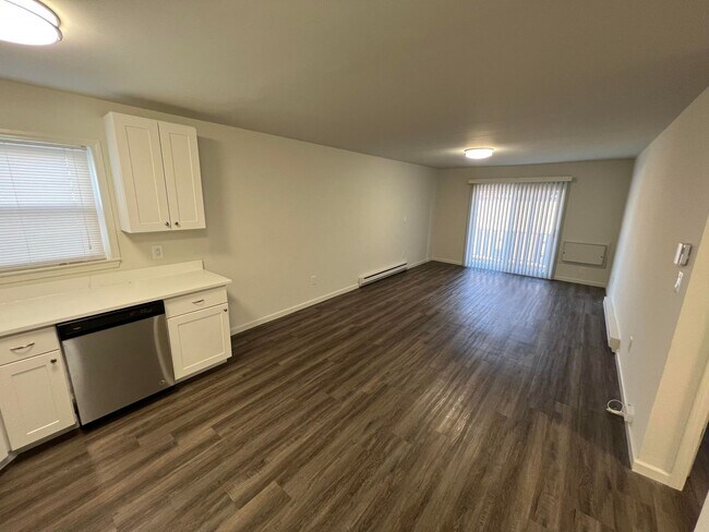 Interior Photo - 319 7th Ave