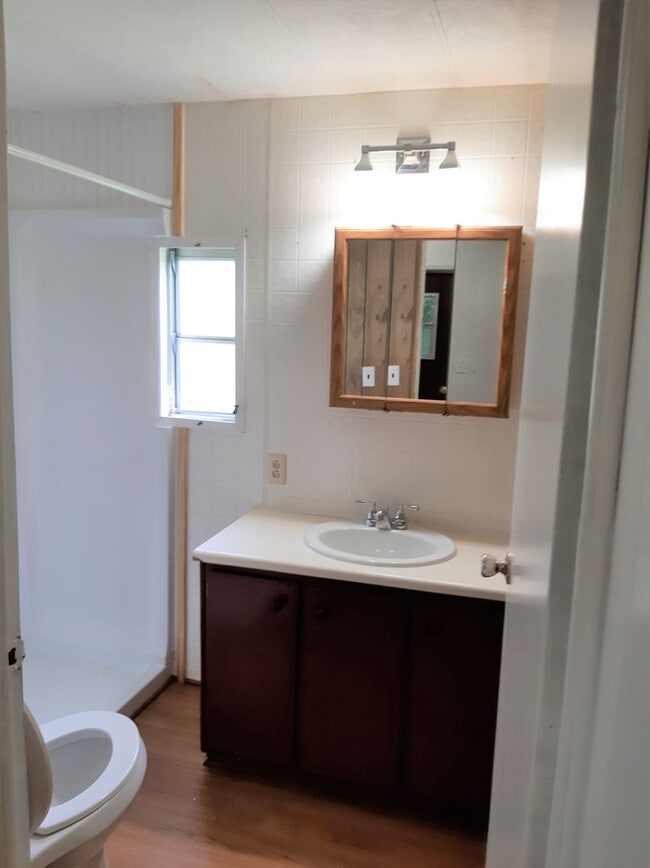 Building Photo - 3 Bedroom 1.5 Bath Mobile Home w/ Washer&D...