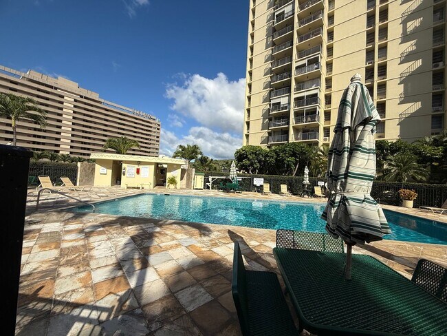 Building Photo - Newly Renovated 2 Bedrooms, 2 Full Baths with Parking at Century West