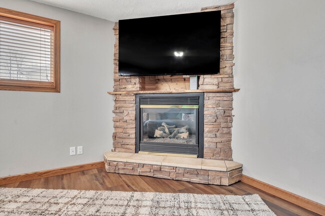 Building Photo - 2803 Sportsmans Dr