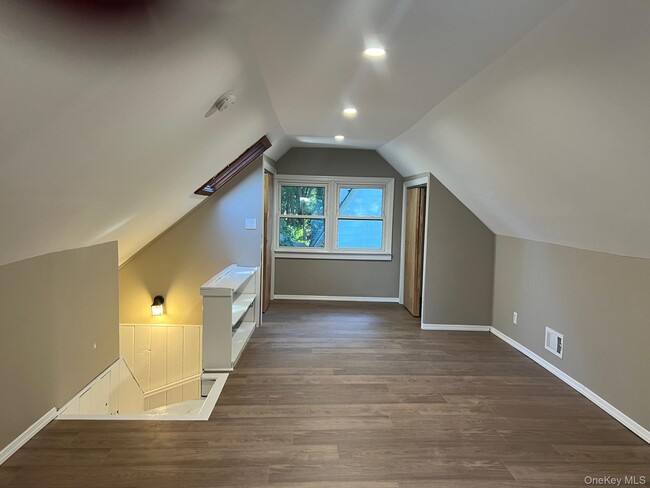 Building Photo - 19 Maple Ave