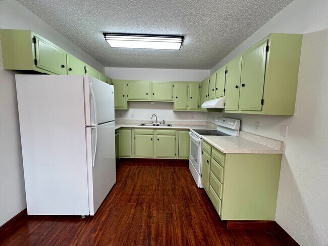 Building Photo - Waves Rd *