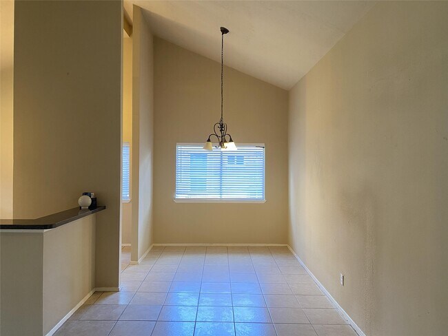Building Photo - 623 Old Colony Dr