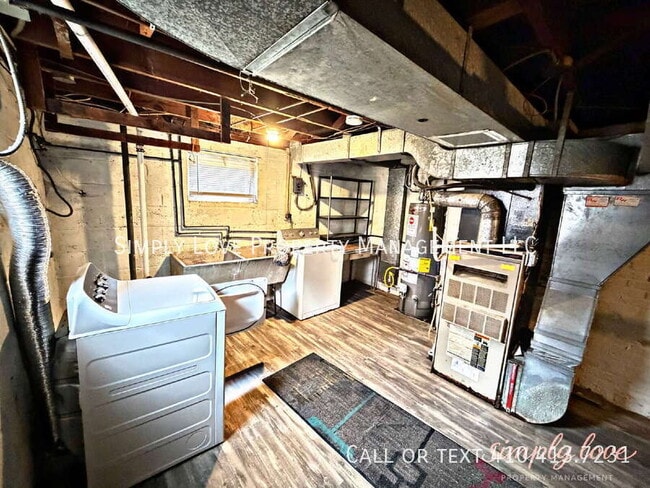 Building Photo - 4526 Albion Rd