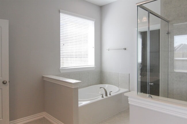 Building Photo - 31811 Dunham Lake Dr