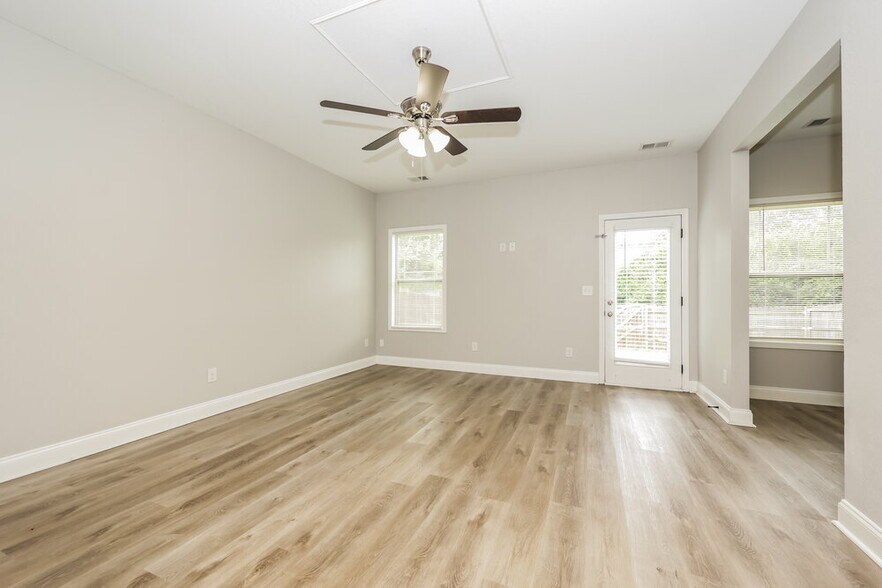 Building Photo - 1221 Catawba Way