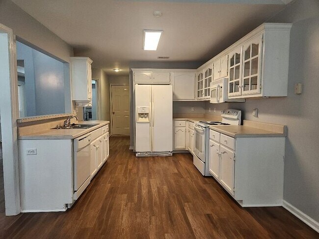 Building Photo - 214 Lees Cove