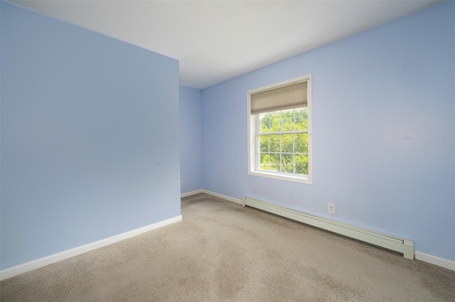 Building Photo - 37 Pine Ln