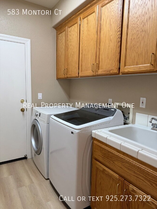 Building Photo - 583 Montori Ct