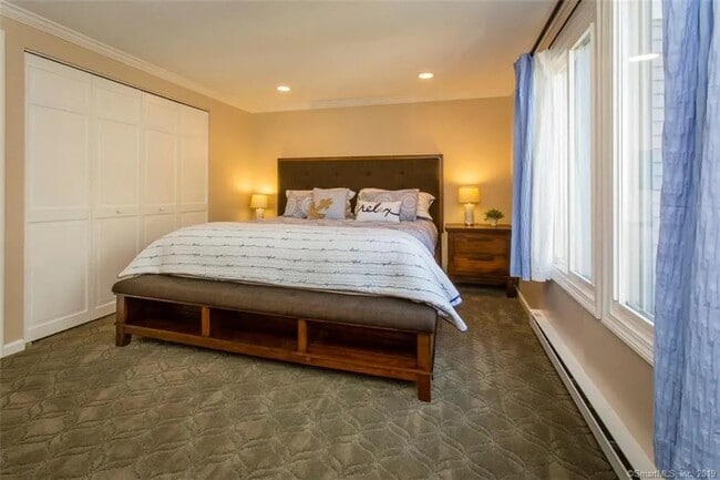 Building Photo - 31 Cinnamon Spring