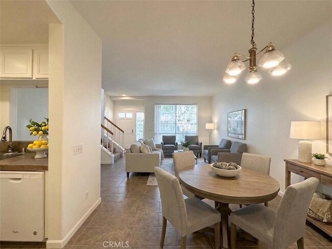 Building Photo - 32 Tradewinds