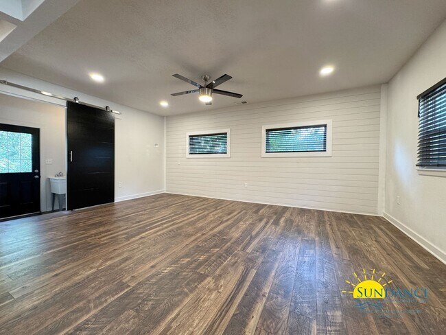 Building Photo - Fully renovated 3 Bedroom Home in Fort Wal...