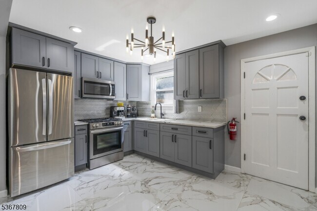 Building Photo - 9 Westervelt Pl